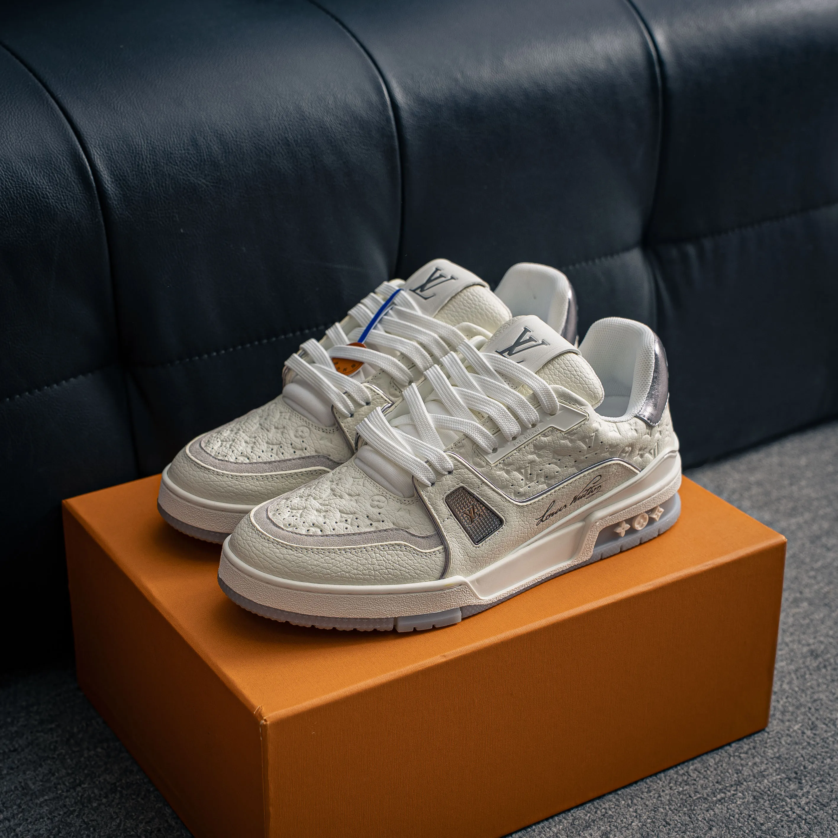 # LV- - trainer 2026 New Arrival 1：1 ！！ Shoes Cowhide Leather ， LOGO ， Breathable ， 。